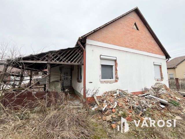 Felújítás alatt lévő családi ház Rákoscsabán!