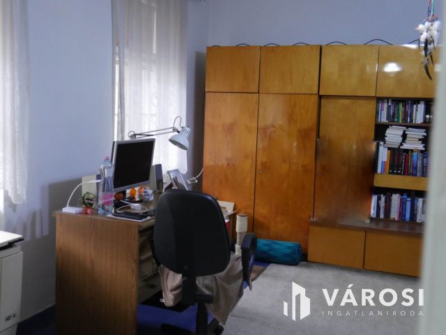 Eladó kétlakásos ház Révfaluban, egyetem közelében