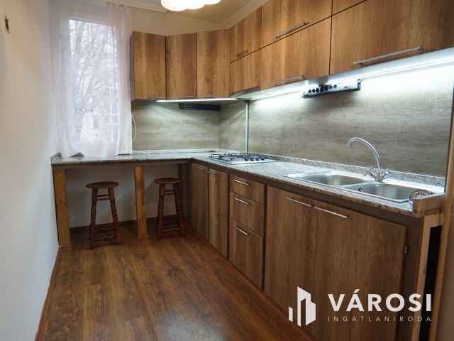 Kodály utcában első emeleti, erkélyes lakás