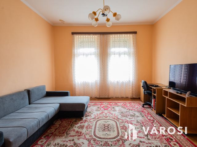 Tágas terek, jó szerkezet, belváros közeli lokáció