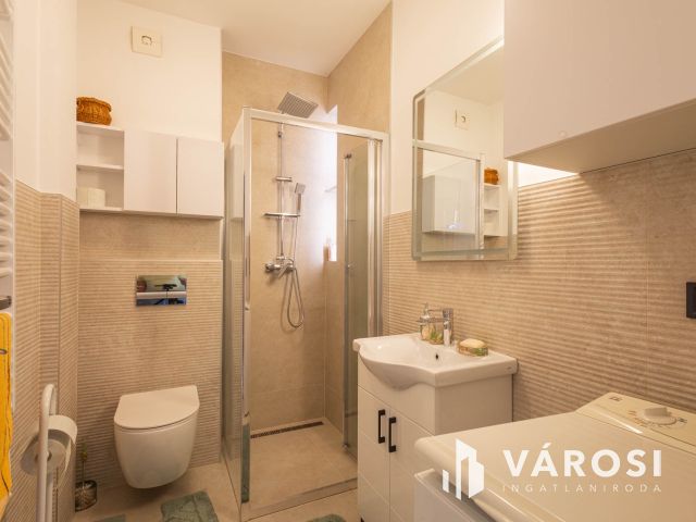 Nagy erkélyes új építésű albérlet