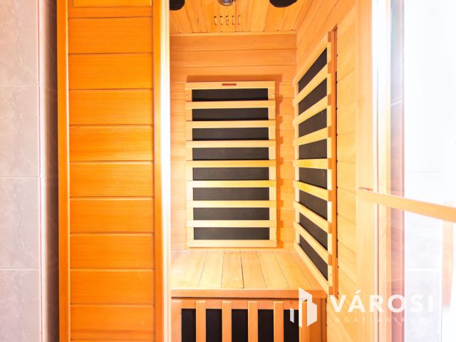 160 m2-es, családi-sorház a Csaba Park környékén eladó