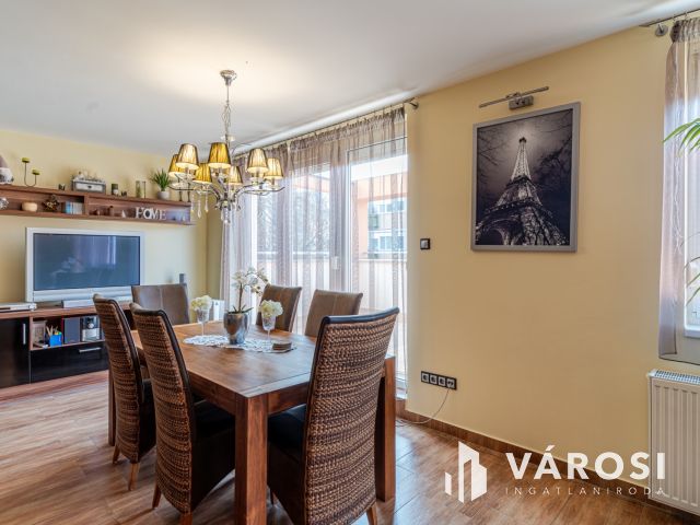 Egy dupla teraszos penthouse jellegű lakás Alsóvároson