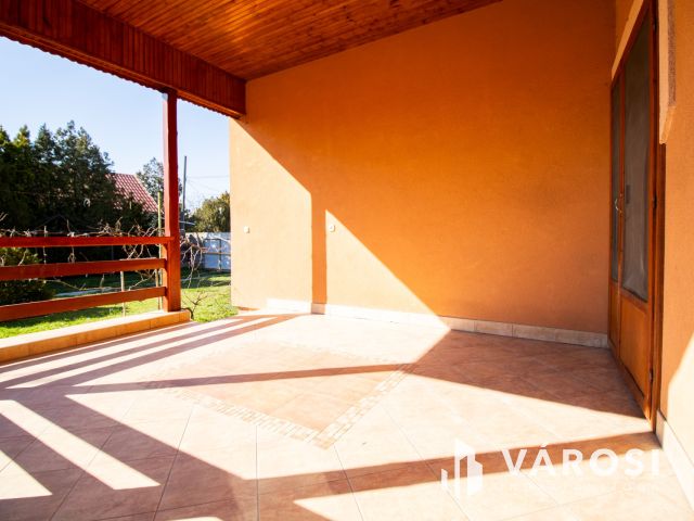 120 m² tégla ház új tetővel és szép udvarral