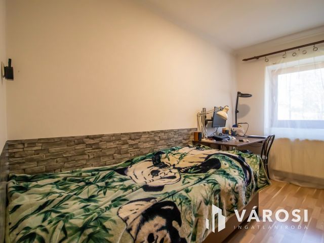 Felújított 5 szobás családi ház + 1 kislakás