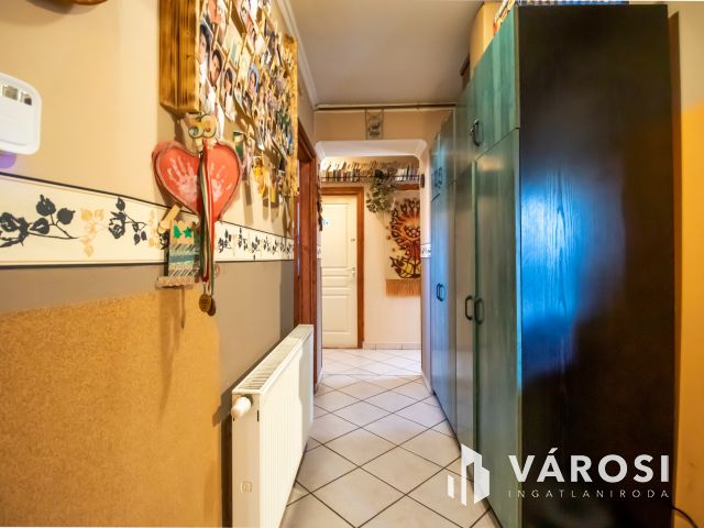 Felújított 5 szobás családi ház + 1 kislakás