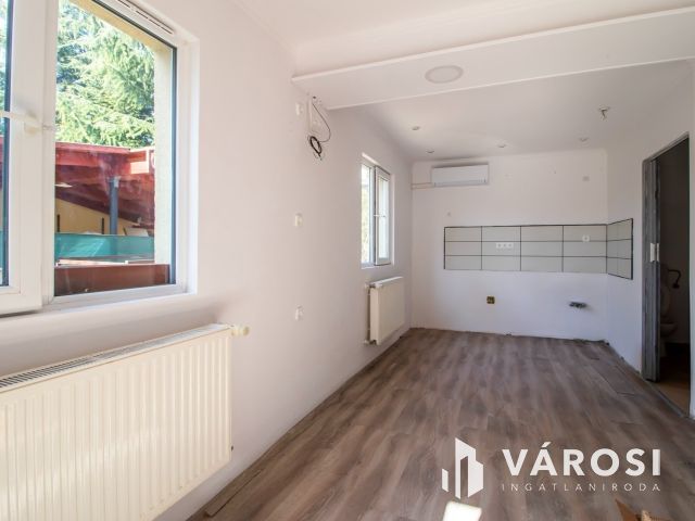 Felújított 5 szobás családi ház + 1 kislakás