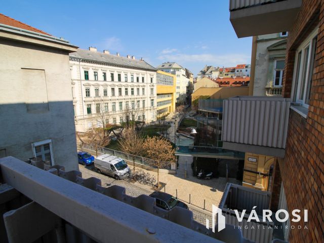 Otthonos lakás kiadó a Belváros szíve csücskében