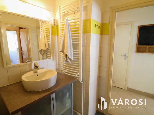 Otthonos lakás kiadó a Belváros szíve csücskében