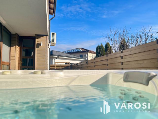 Exkluzív, kertkapcsolatos lakás Újszegeden