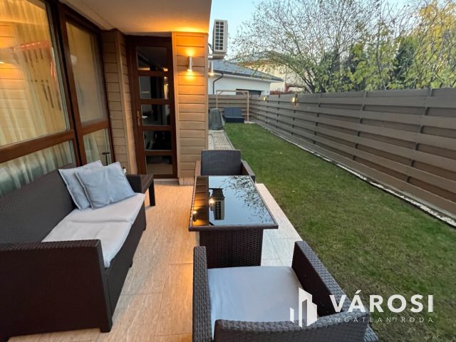 Exkluzív, kertkapcsolatos lakás Újszegeden