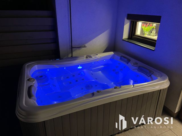 Exkluzív, kertkapcsolatos lakás Újszegeden