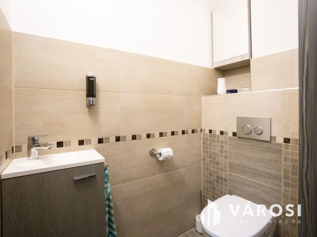 Nádorvárosban erkélyes nagy lakás, garázs lehetőséggel!