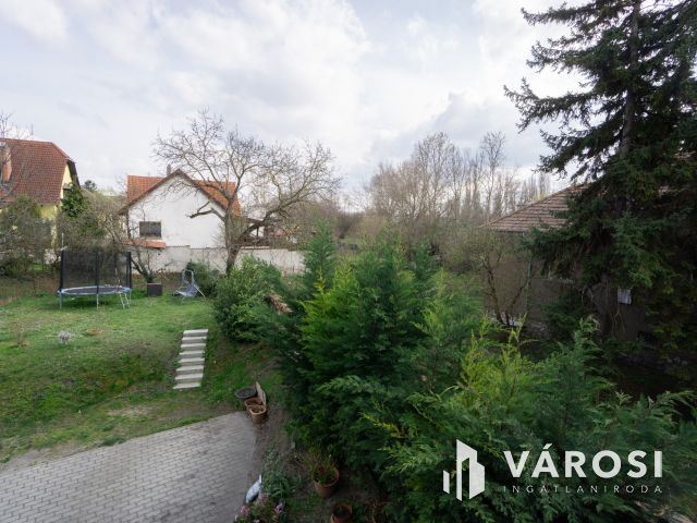 Nádorvárosban erkélyes nagy lakás, garázs lehetőséggel!