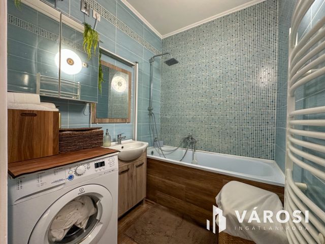 Felsővárosban 2 szobás, bútorozott lakás eladó!