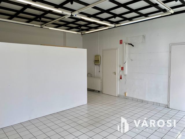 Utcafrontos üzlethelyiség kiadó