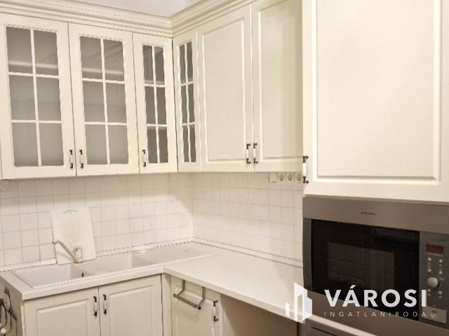 Dunai panorámás villa ősfás parkban Szentendrén