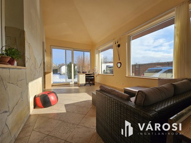 Igényes, felújított ház két lakrésszel Győrszentivánon