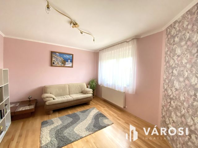 Világos, tágas családi ház nagy kerttel Győrújbaráton