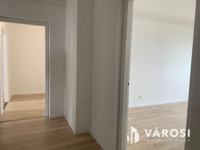 Derék utcán eladó egy  felújított, panorámás lakás