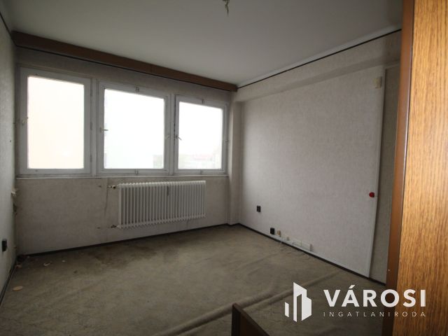 477 nm-es iroda Sárvár belvárosában