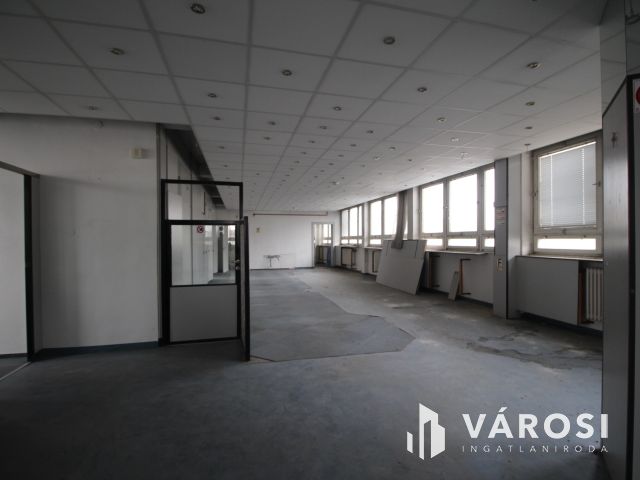 477 nm-es iroda Sárvár belvárosában