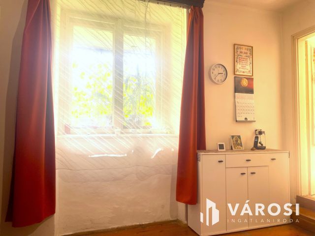 Nagy telek, nagy ház a belvárostól 5 percre