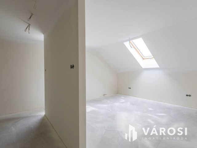 Hatalmas családi ház május végi költözéssel!