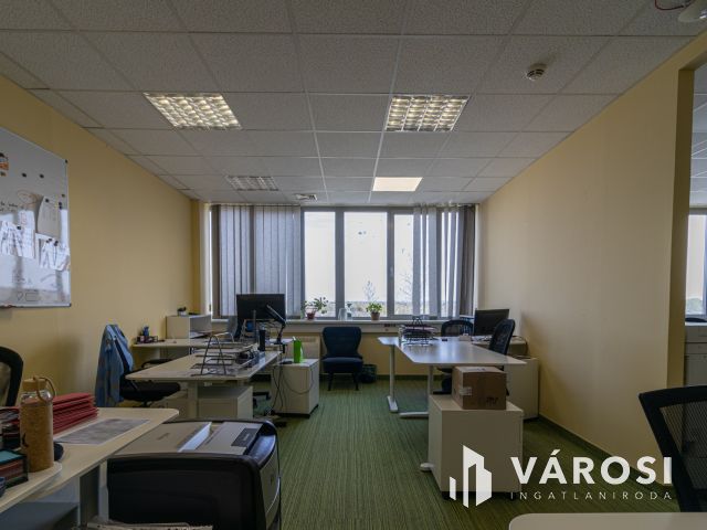 Portaszolgálatos 25 m2-es iroda a Jászberényi úton!