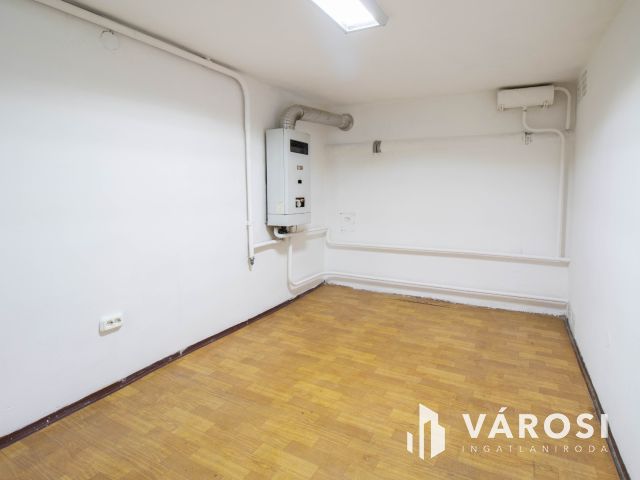 Móricz Zs. körtértől 600 m-re 100 m2-es szuterén üzlet kiadó