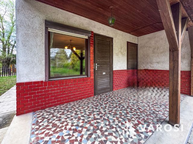 Két telek, egy nyaraló és sok-sok gyümölcsfa Szanazugban