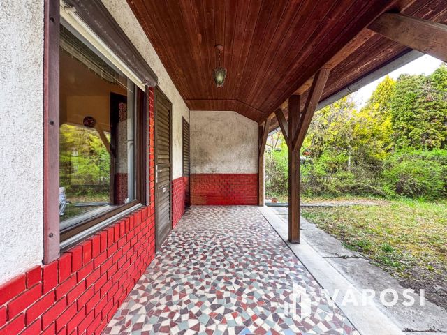 Két telek, egy nyaraló és sok-sok gyümölcsfa Szanazugban