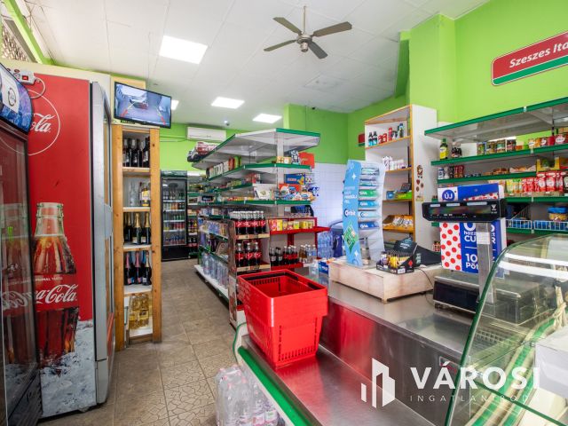 Utcai bejáratú üzlethelyiség raktárral Terézváros szívében