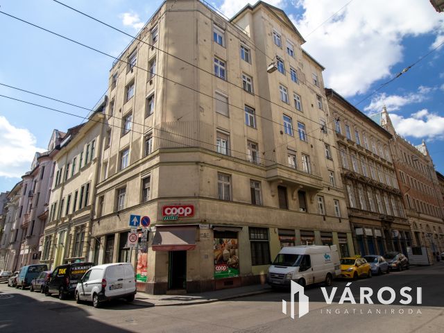 Utcai bejáratú üzlethelyiség raktárral Terézváros szívében