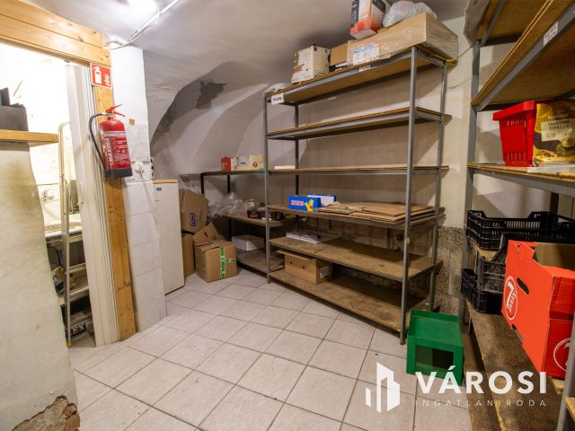 Kiadó üzlethelyiség raktárral Terézváros szívében