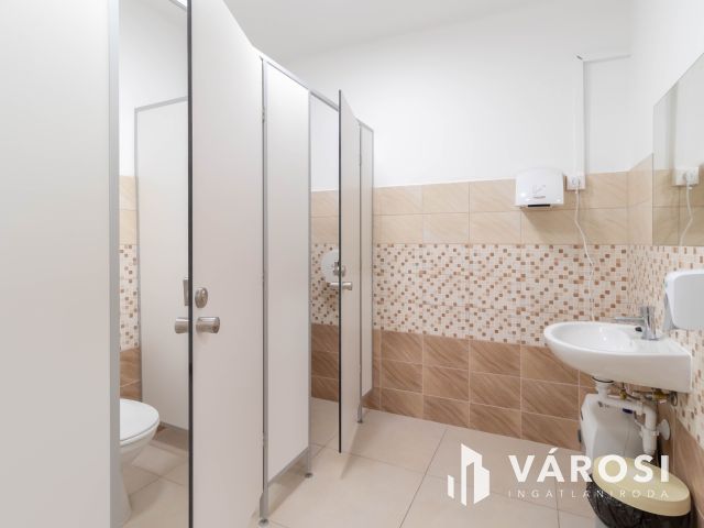 32 m2-es, földszinti iroda kiadó Fáy utcai irodaépületben