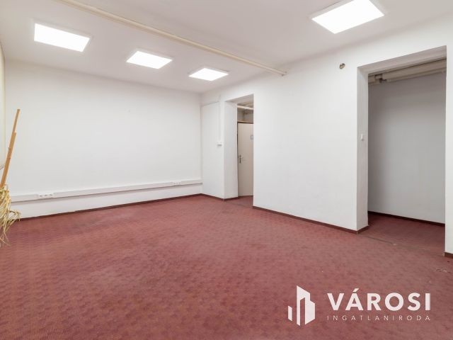 32 m2-es, földszinti iroda kiadó Fáy utcai irodaépületben