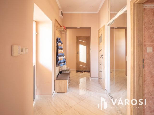 Jó állapotú, belvárosi polgári ház két lakrésszel