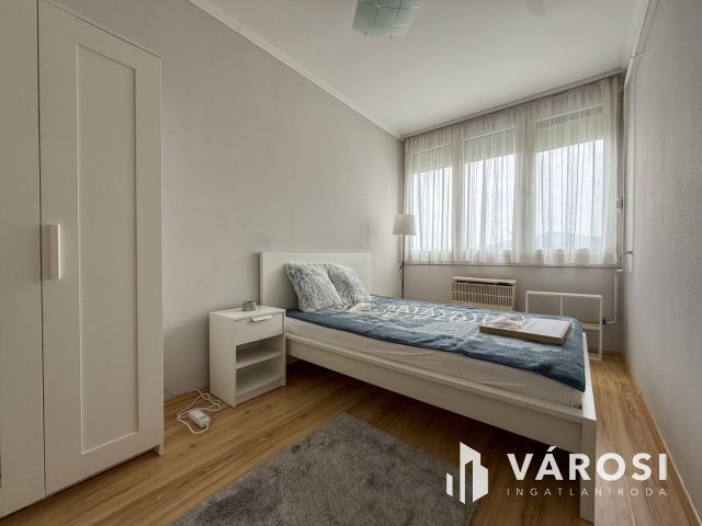 Kemerovón 3. emeleti, erkélyes lakás kiadó!