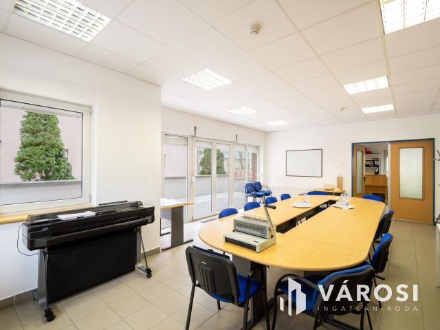 Kiadó, földszinti, napfényes iroda Zuglóban |