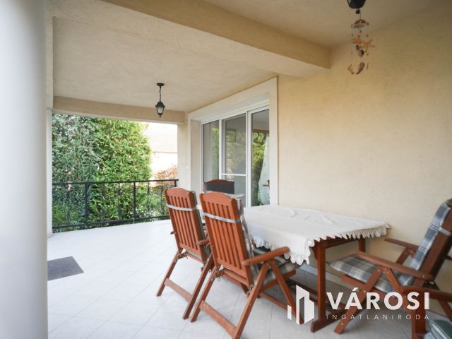 Exkluzív stílusos családi ház dupla garázzsal eladó