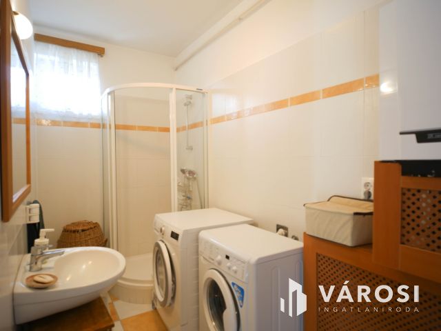 Exkluzív stílusos családi ház dupla garázzsal eladó