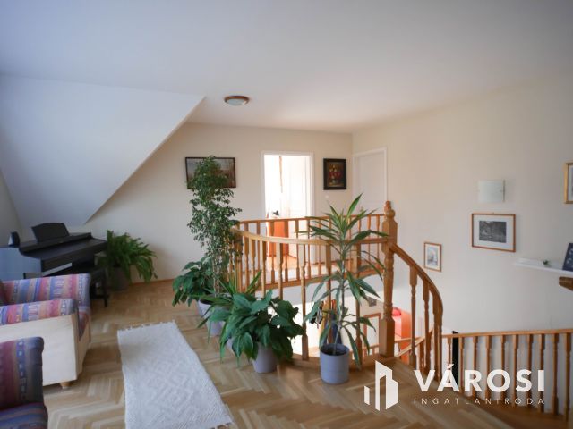 Exkluzív stílusos családi ház dupla garázzsal eladó