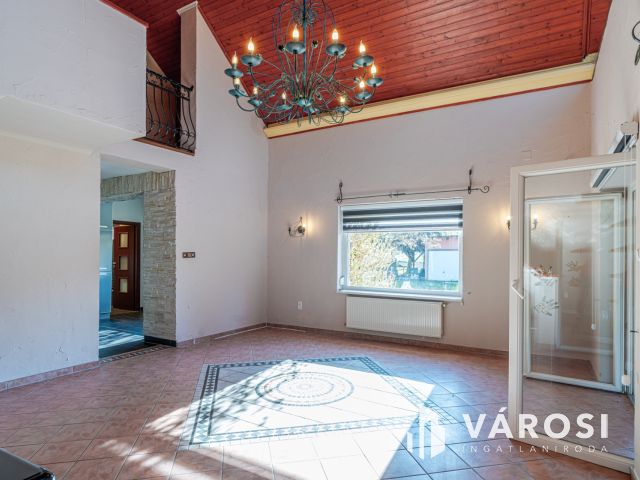 Medencés ház Gyálaréten