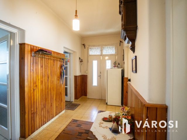 Saroktelken, kockaházból otthon