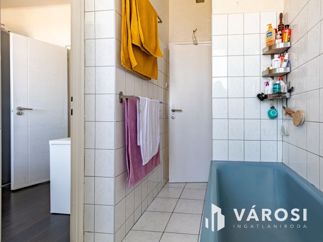 Ecseri úti metrónál, csúsztatott zsalus,erkélyes lakás eladó