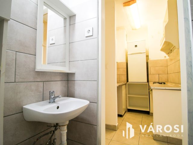 Parkra néző garzonlakás kiadó Óbudán