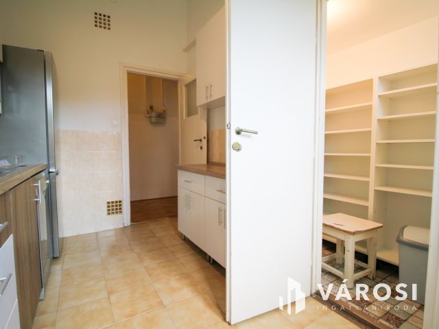 Budai hegyekre néző panorámás lakás kiadó