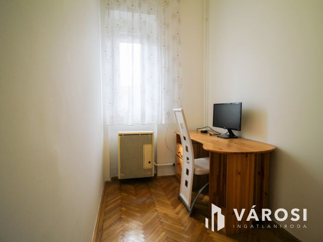 Budai hegyekre néző panorámás lakás kiadó