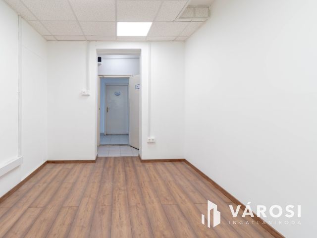 16 m2-es iroda saját minikonyhával Fáy utcai irodaépületben
